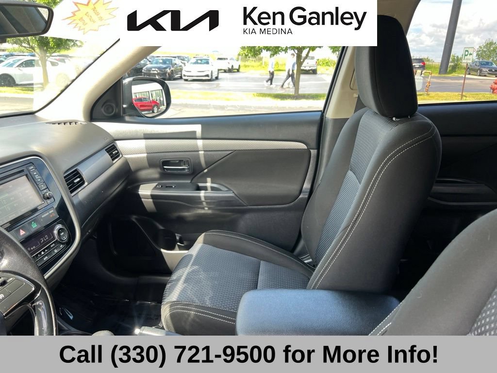 Used 2016 Mitsubishi Outlander SE AWD/4WD image 40