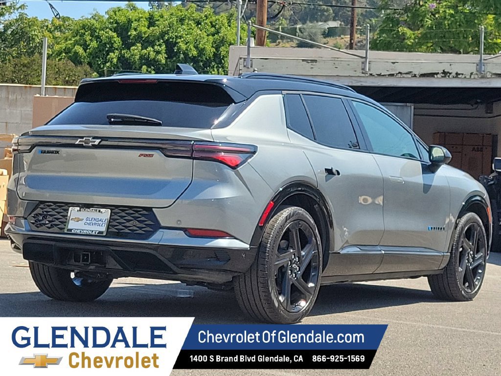 Used 2024 Chevrolet Equinox EV RS FWD image 3