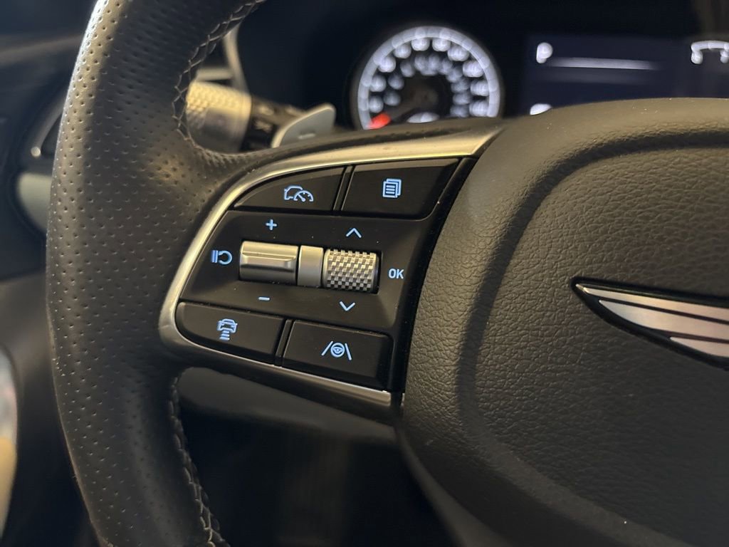 Used 2025 Genesis G70 2.5T image 25
