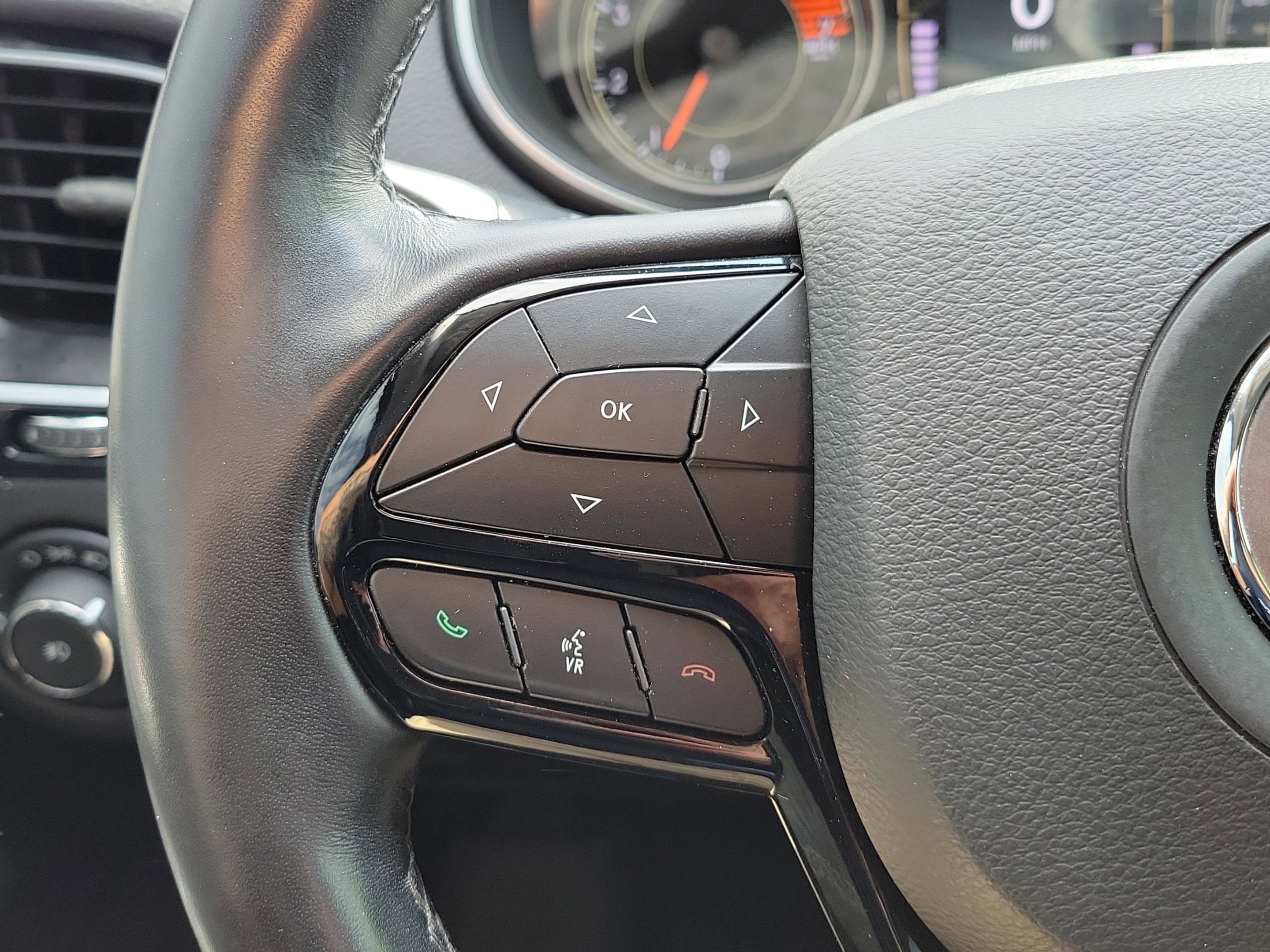 Used 2021 Jeep Cherokee Latitude Plus AWD/4WD image 29