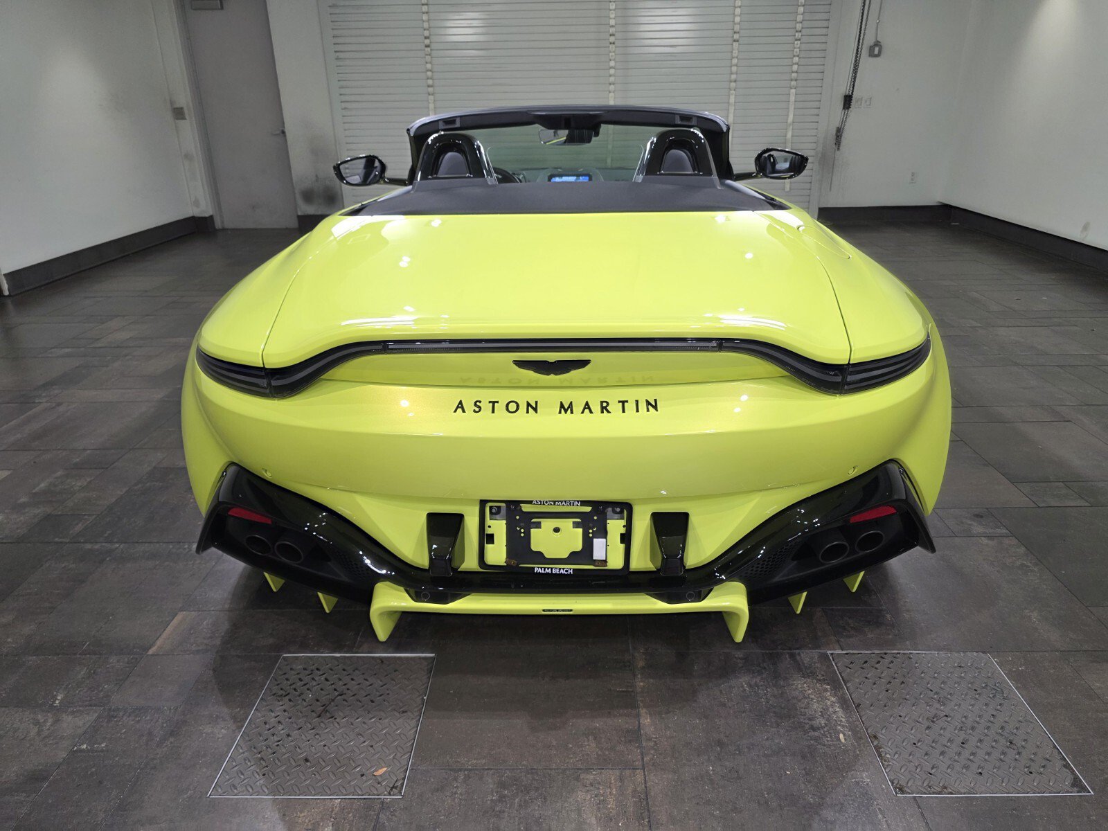 Used 2023 Aston Martin V8 Vantage Roadster RWD image 20