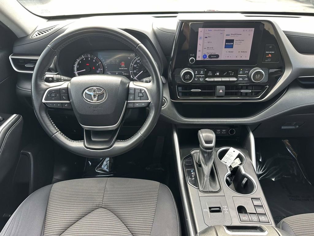 Used 2023 Toyota Highlander LE image 11