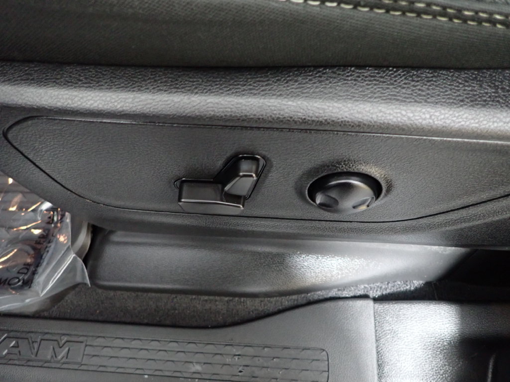 Used 2025 RAM 1500 Big Horn AWD/4WD image 23