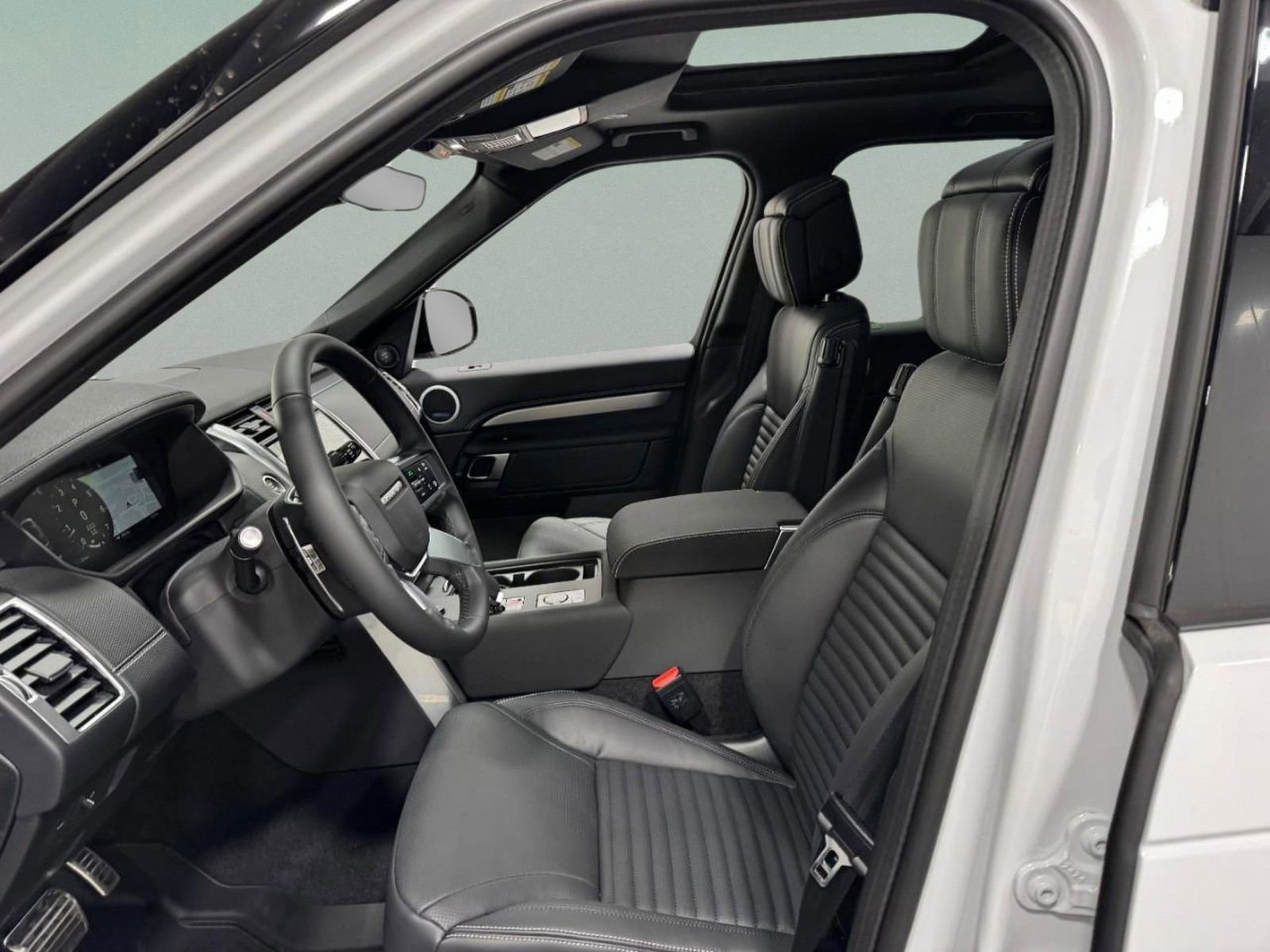 New 2026 Land Rover Discovery Dynamic SE image 27