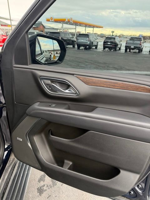 Used 2022 Chevrolet Suburban High Country image 16