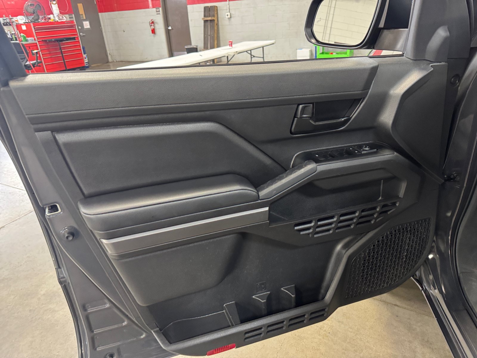 Certified 2025 Toyota Tacoma SR5 AWD/4WD image 13