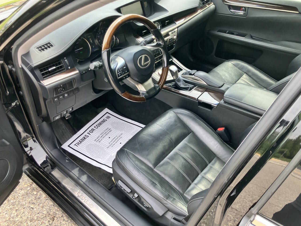 Used 2016 Lexus ES 300h w/ Luxury Package w/Wood Trim FWD image 13