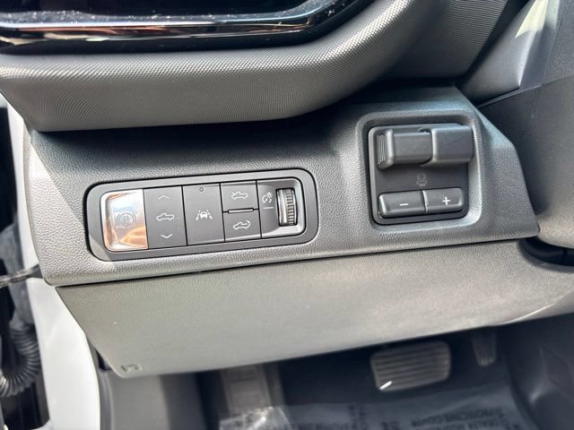 Certified 2025 Chevrolet Silverado EV RST AWD/4WD image 9