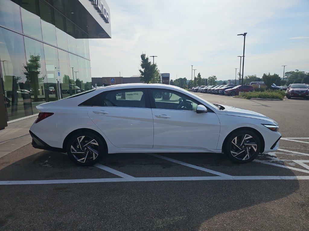 New 2026 Hyundai Elantra Limited FWD image 6