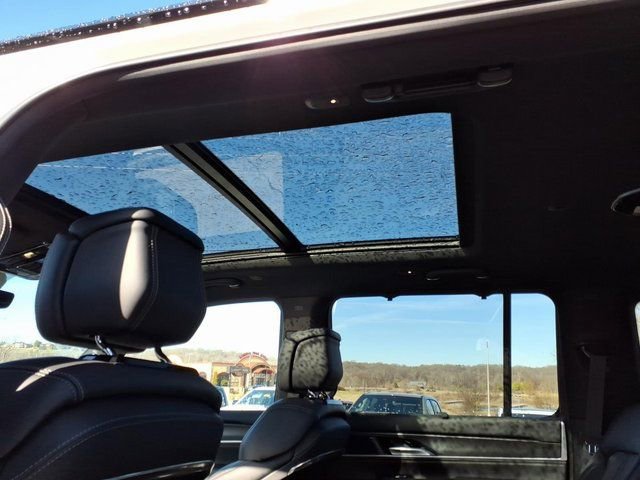 New 2026 Jeep Grand Wagoneer Summit image 13
