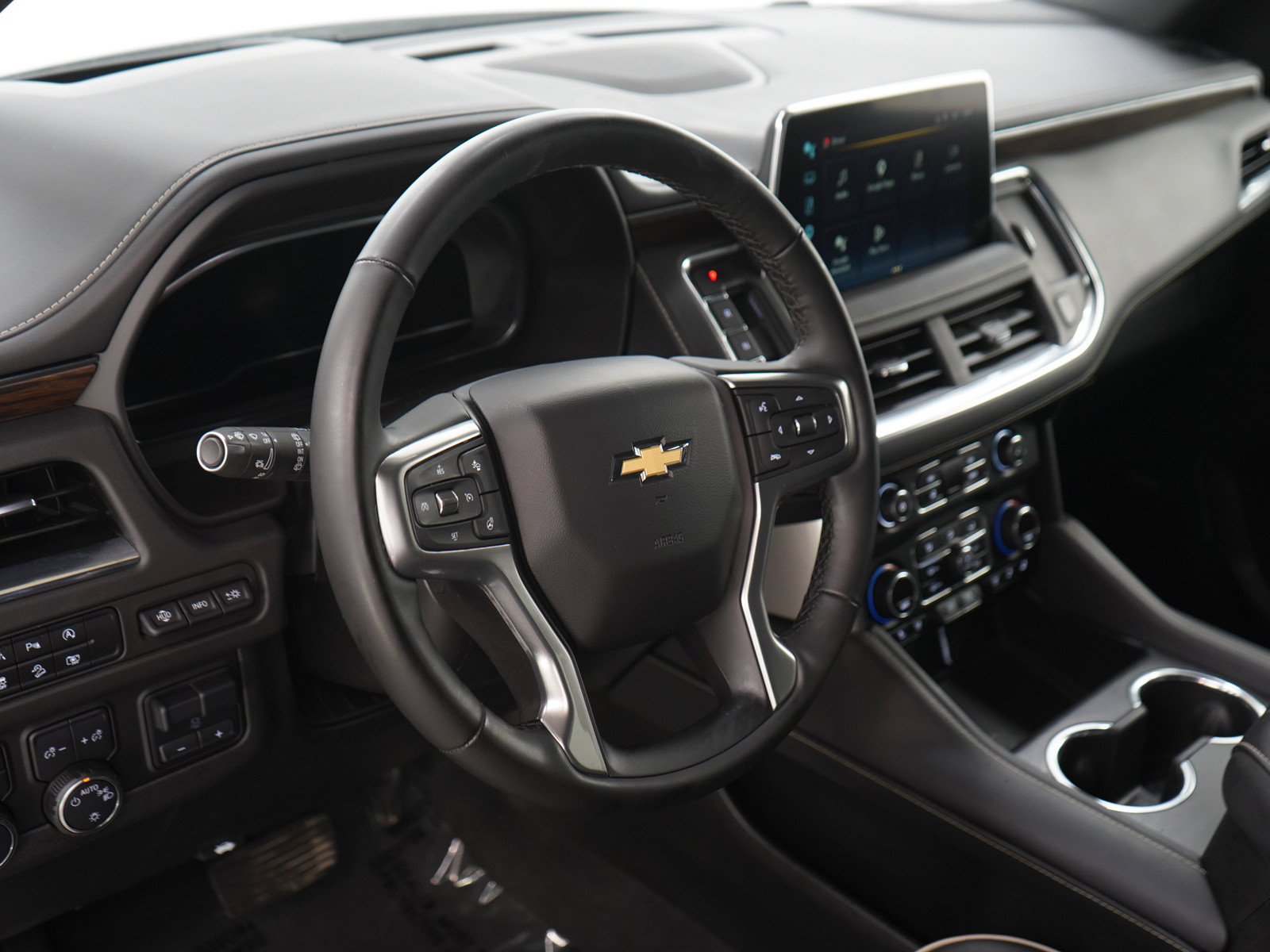 Used 2024 Chevrolet Suburban Premier AWD/4WD image 23