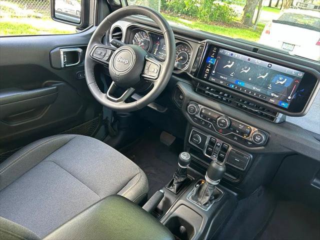 Certified 2025 Jeep Gladiator Sport AWD/4WD image 10