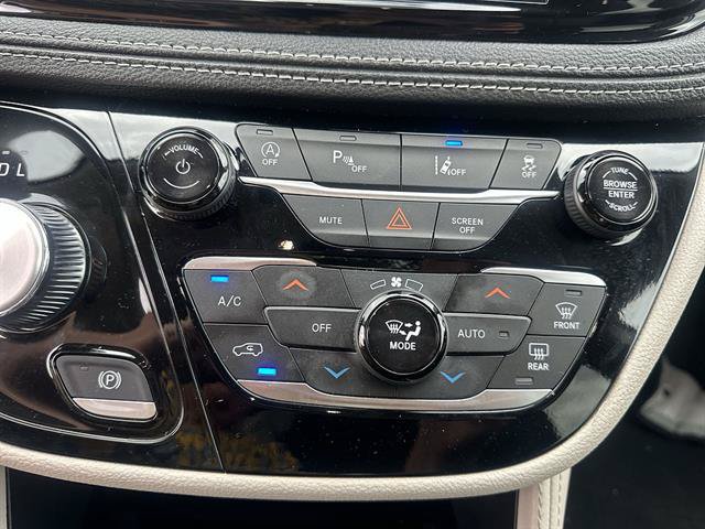 Used 2024 Chrysler Pacifica Limited FWD image 42