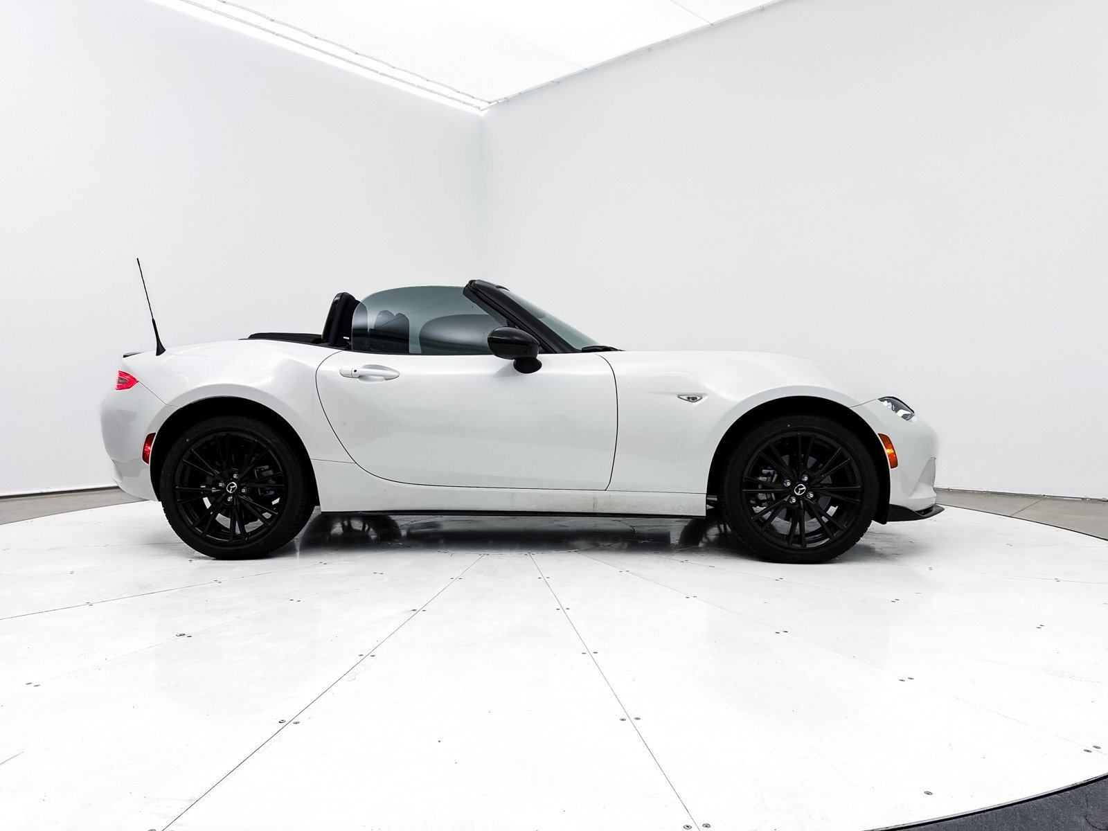 Used 2025 MAZDA MX-5 Miata Club image 32