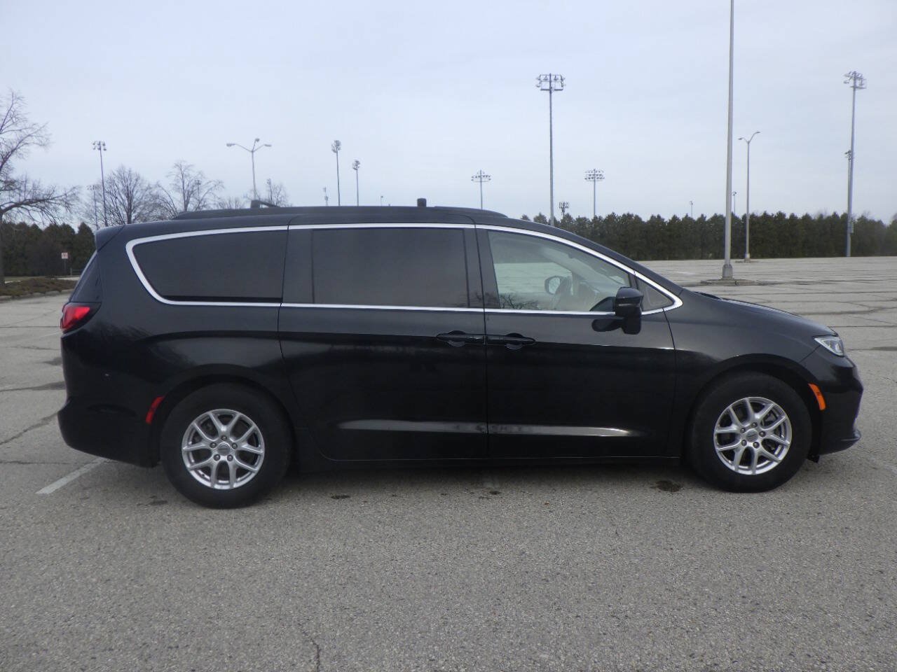 Used 2022 Chrysler Pacifica Touring-L FWD image 6