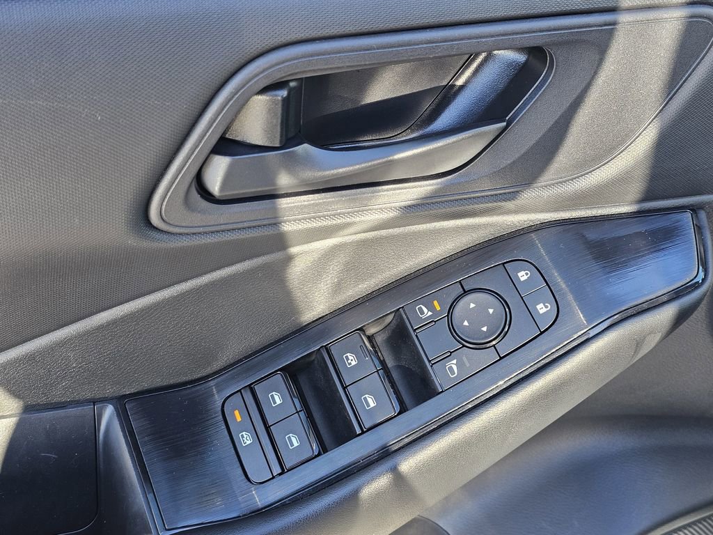 Used 2024 Nissan Rogue S image 17