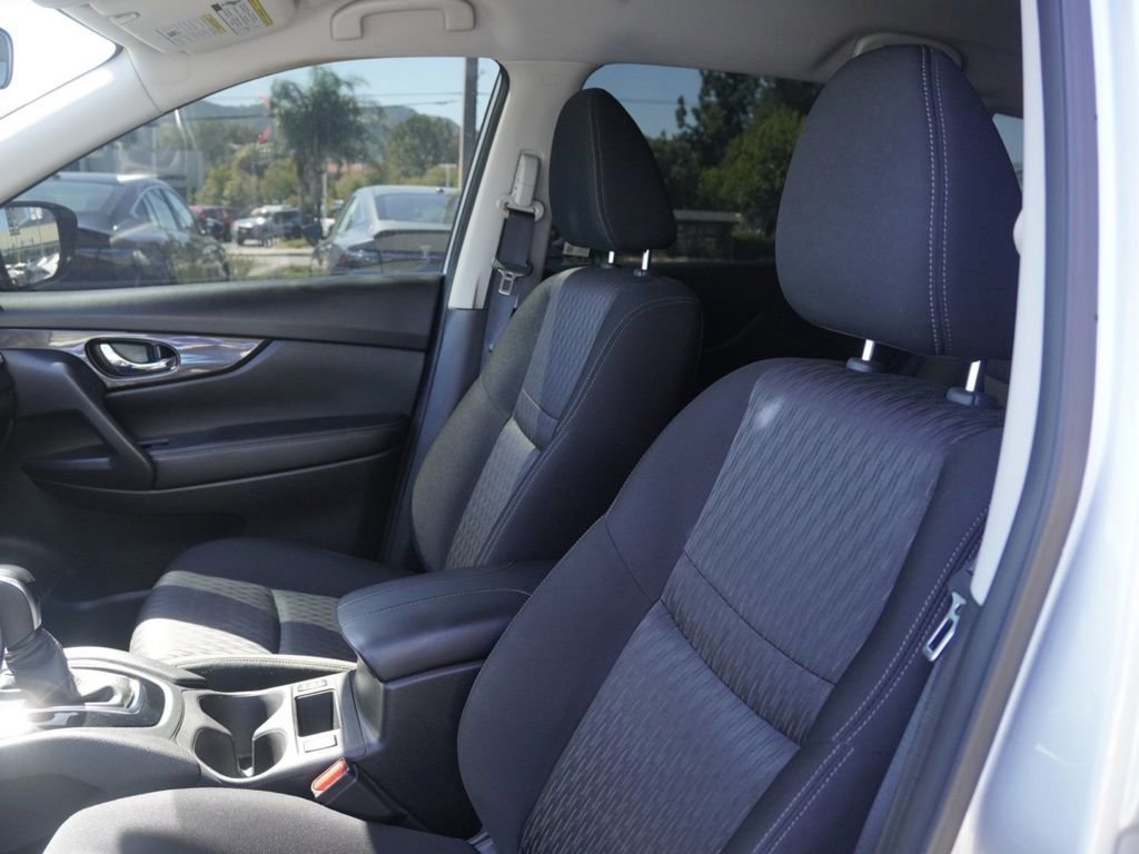 Used 2020 Nissan Rogue SV image 17