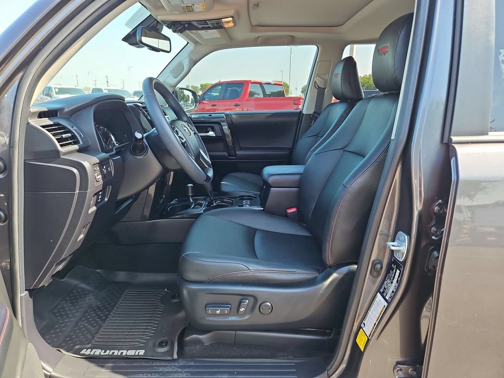 Used 2021 Toyota 4Runner Venture w/ Moonroof Package AWD/4WD image 9