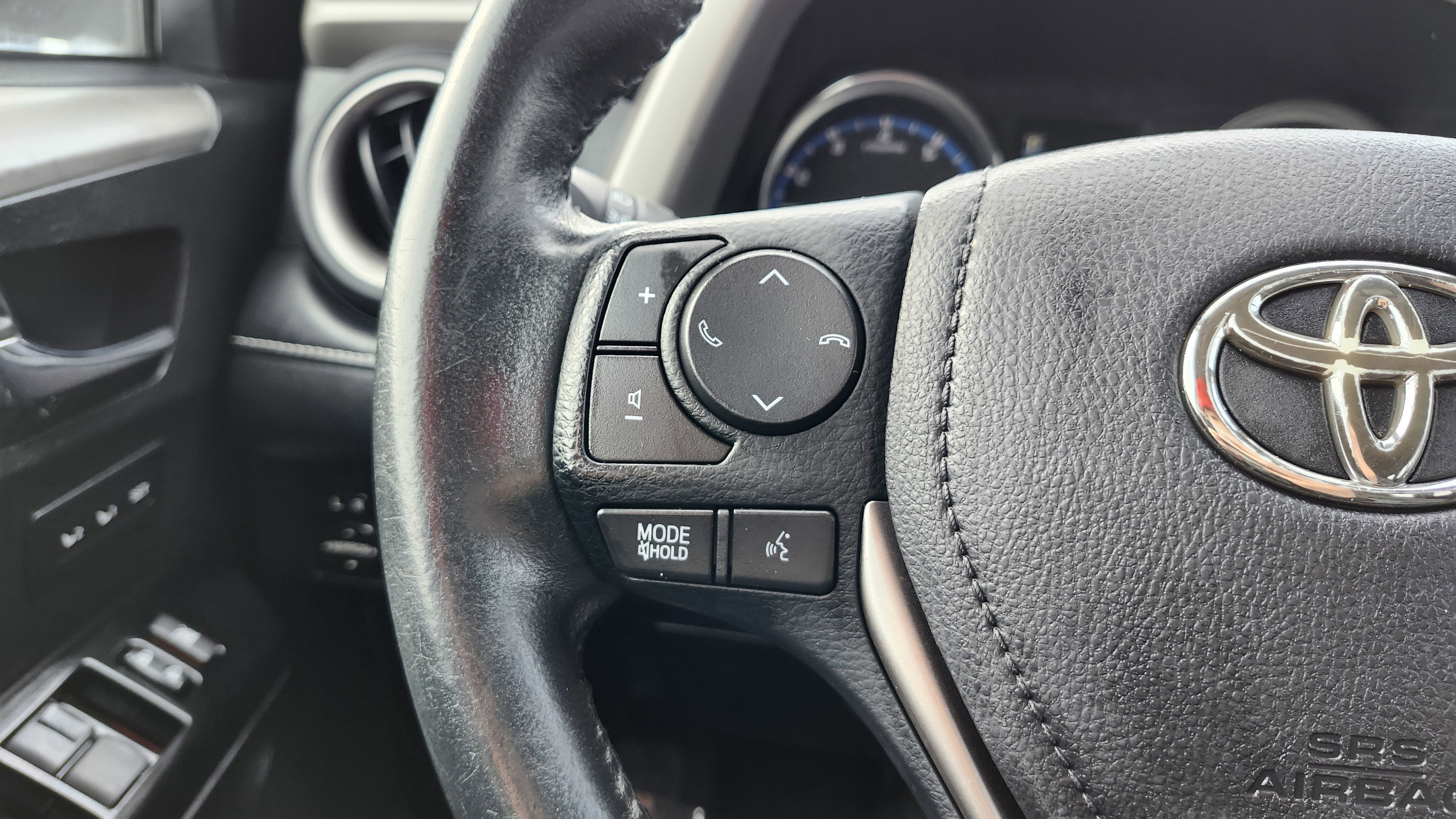 Used 2016 Toyota RAV4 Limited w/ Advanced Technology Package image 36