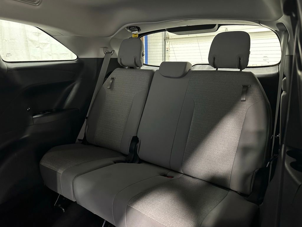 Used 2025 Toyota Sienna LE image 52