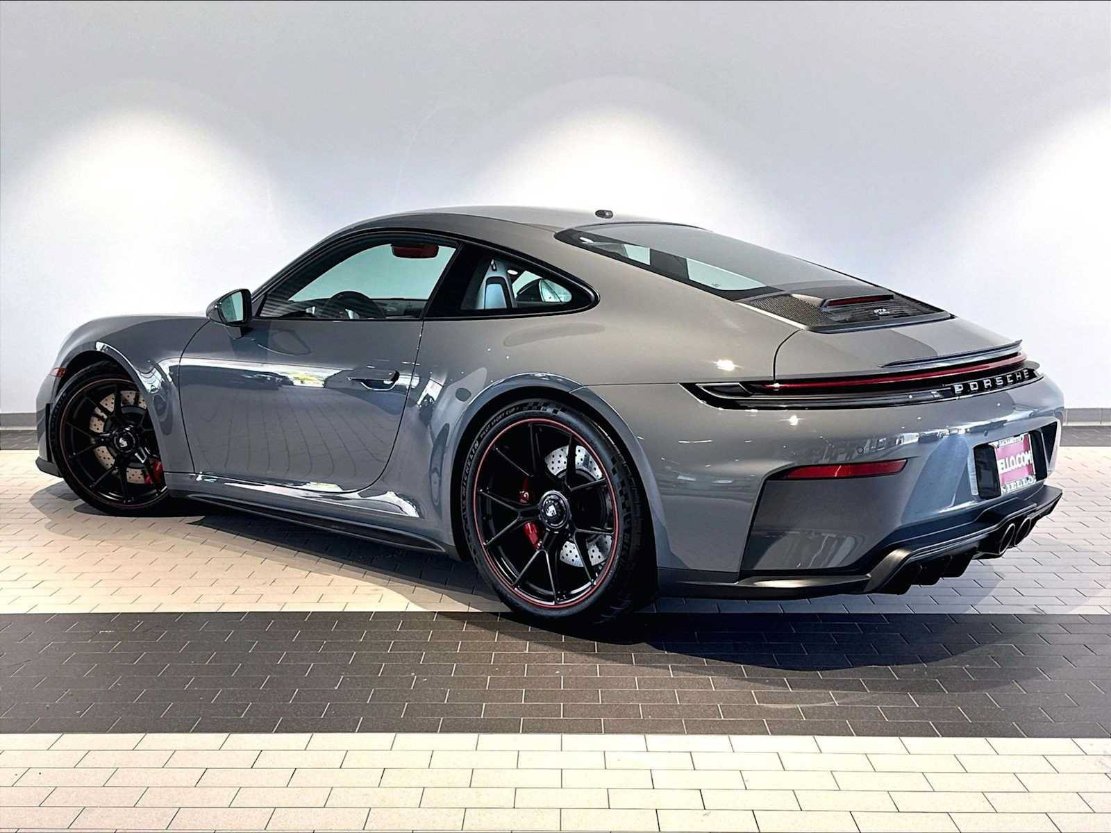 New 2026 Porsche 911 GT3 RWD image 3