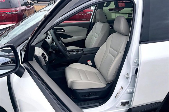 Certified 2025 Nissan Rogue SL w/ SL Premium Package image 18