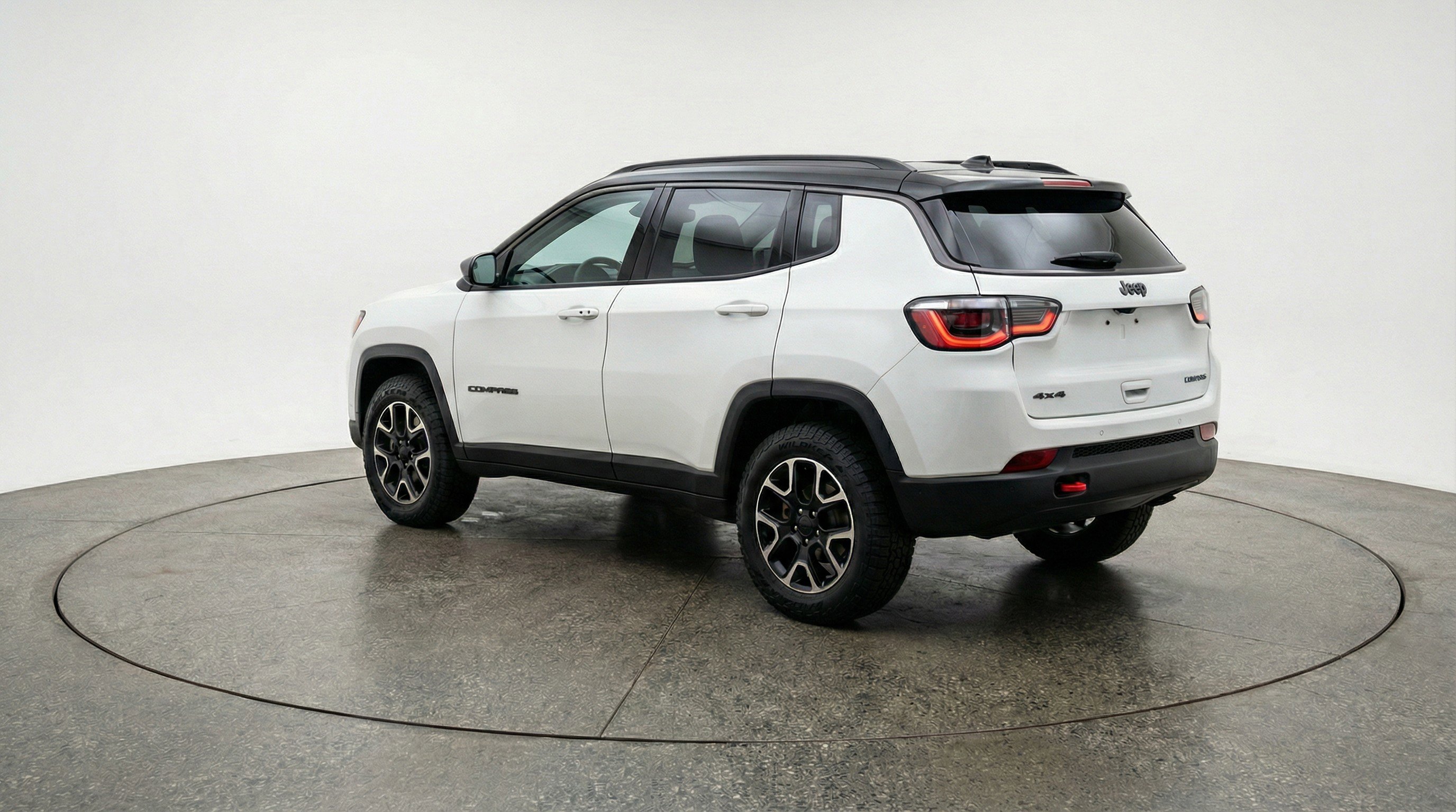 Used 2025 Jeep Compass Trailhawk AWD/4WD image 6