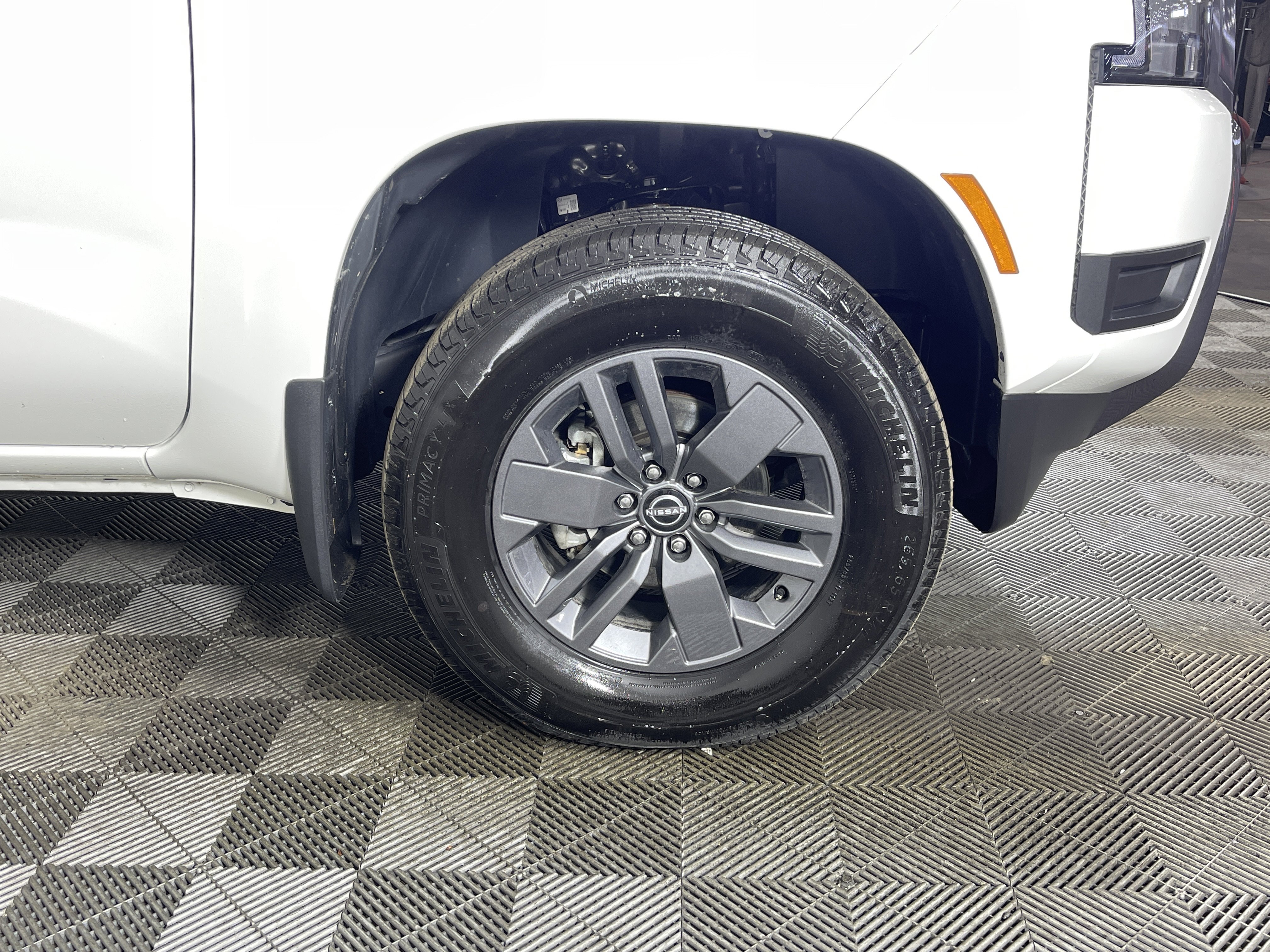 Used 2025 Nissan Frontier SV image 9