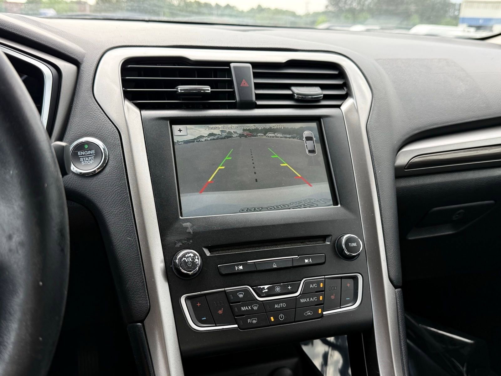 Used 2017 Ford Fusion SE w/ Equipment Group 602A FWD image 31