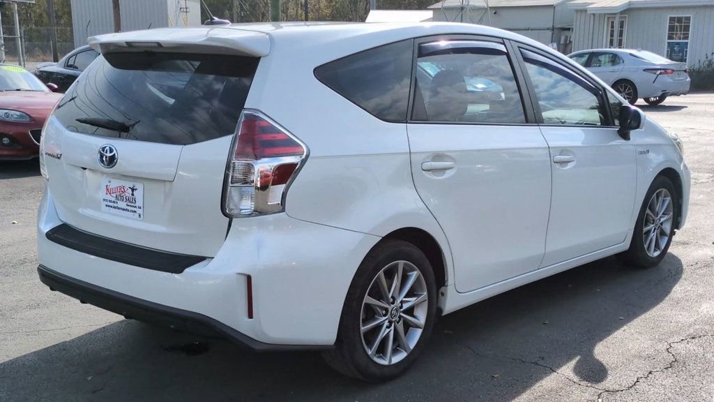 Used 2017 Toyota Prius V image 8