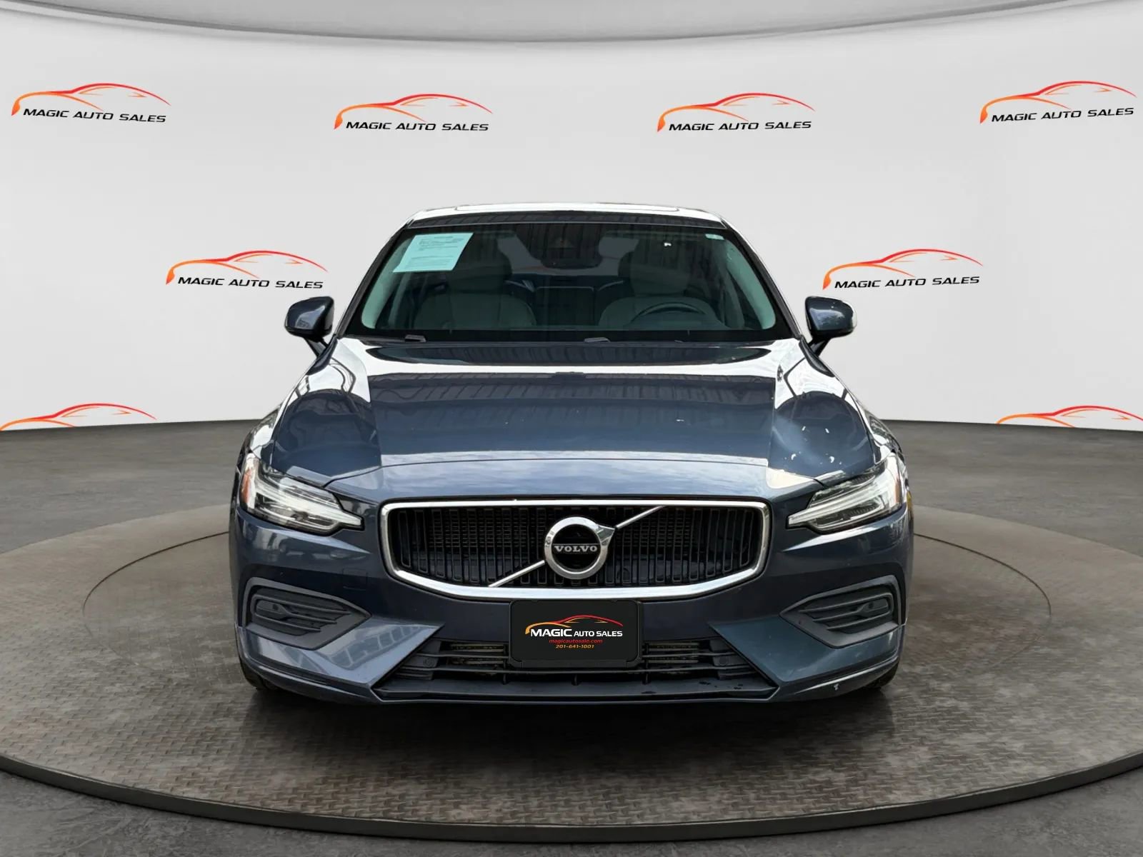 Used 2019 Volvo S60 T6 Momentum w/ Multimedia Package AWD/4WD image 3