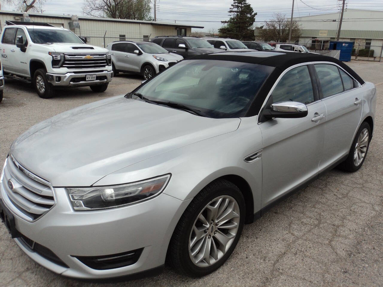 Used 2015 Ford Taurus Limited image 1