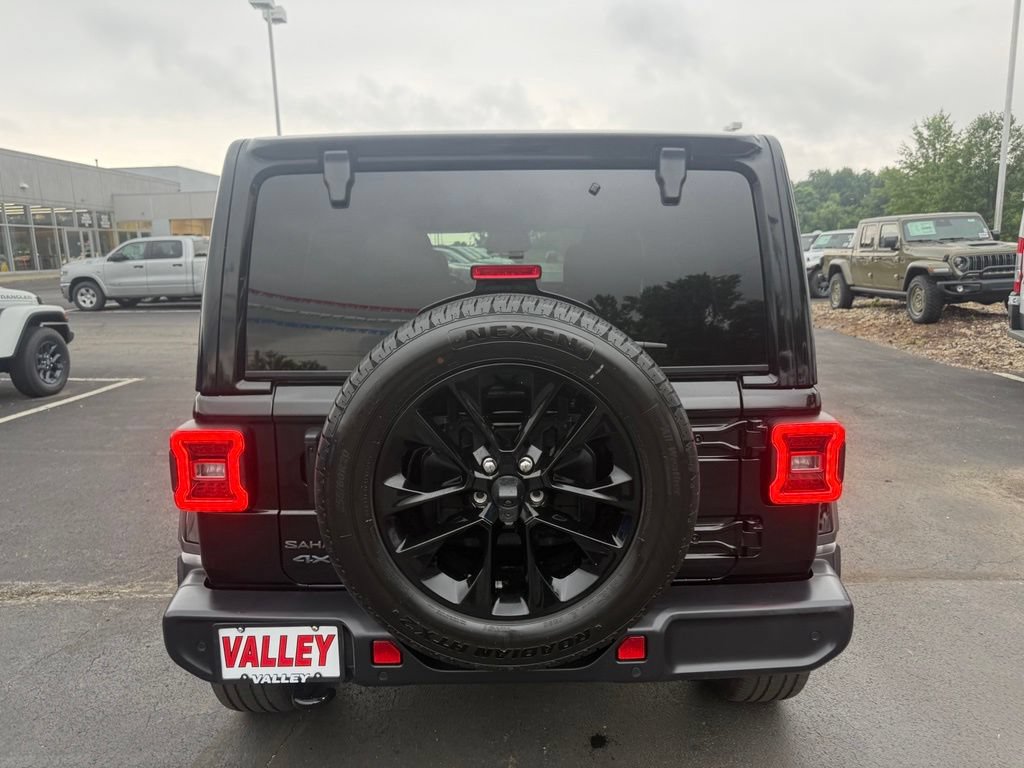 Used 2025 Jeep Wrangler Unlimited Sahara w/ Safety Group AWD/4WD image 5