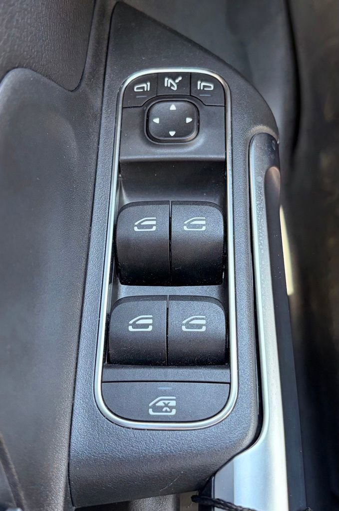 Used 2023 Mercedes-Benz GLB 250 4MATIC image 17