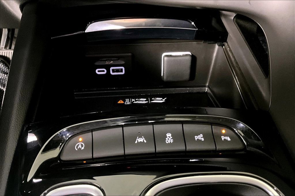 Used 2023 Buick Envision Avenir image 34