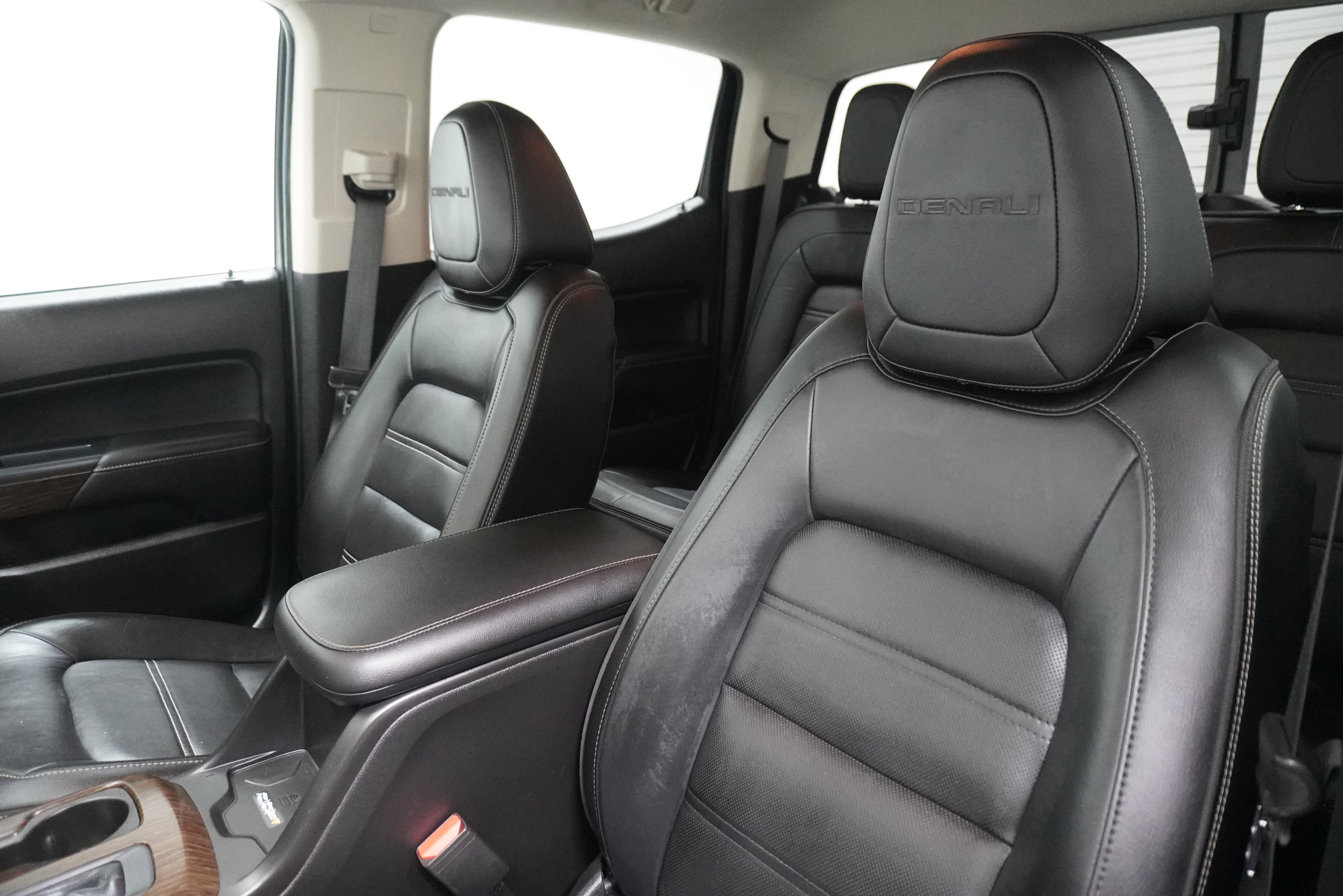 Used 2017 GMC Canyon Denali image 10