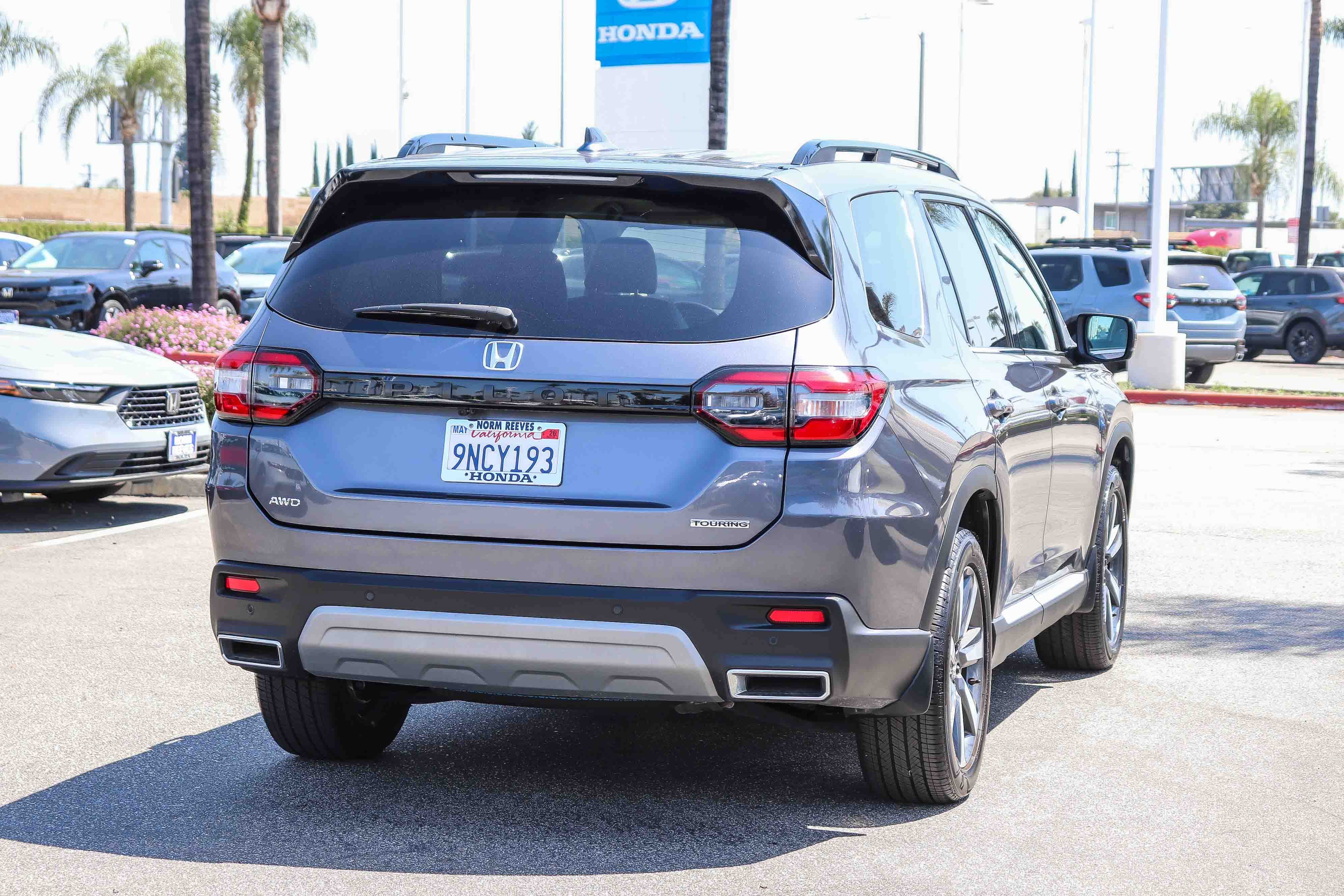 Used 2025 Honda Pilot Touring image 11