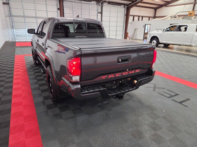 Used 2016 Toyota Tacoma TRD Sport image 28