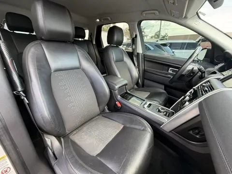 Used 2016 Land Rover Discovery Sport SE AWD/4WD image 19