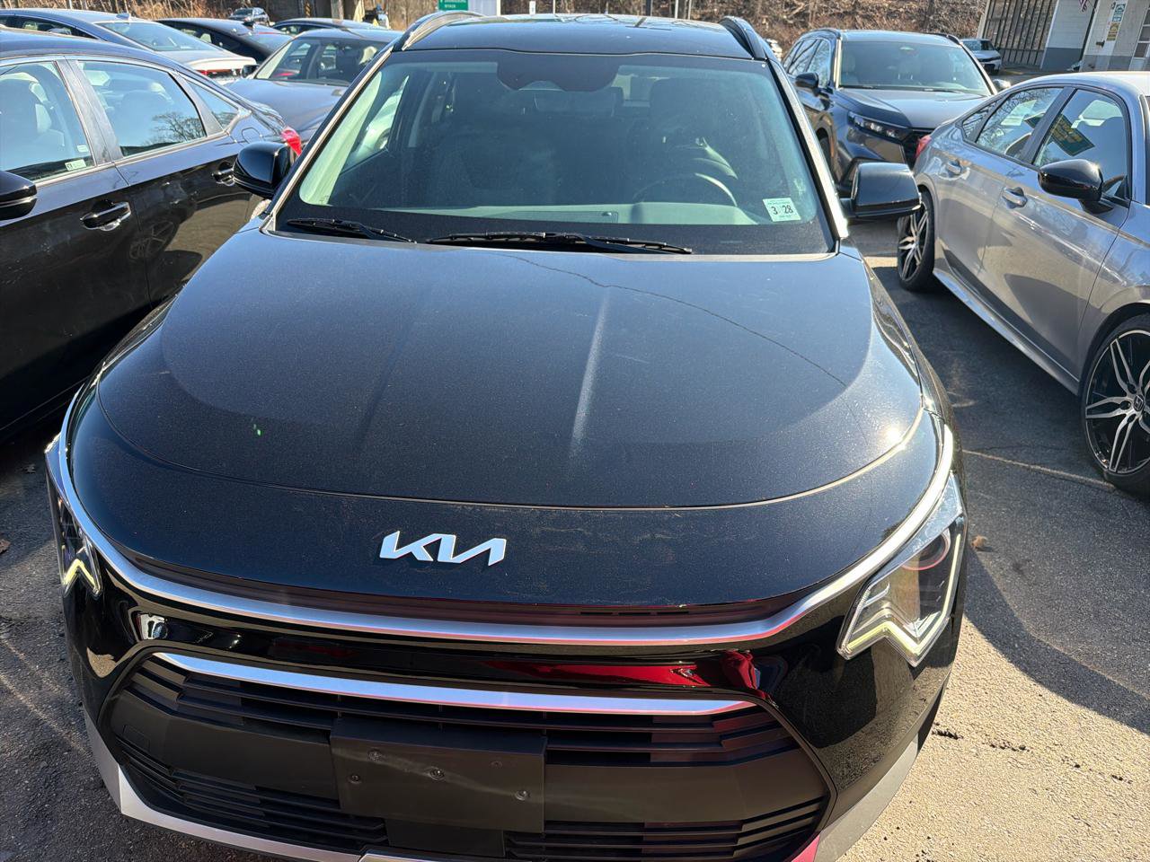 Used 2023 Kia Niro EX FWD image 2