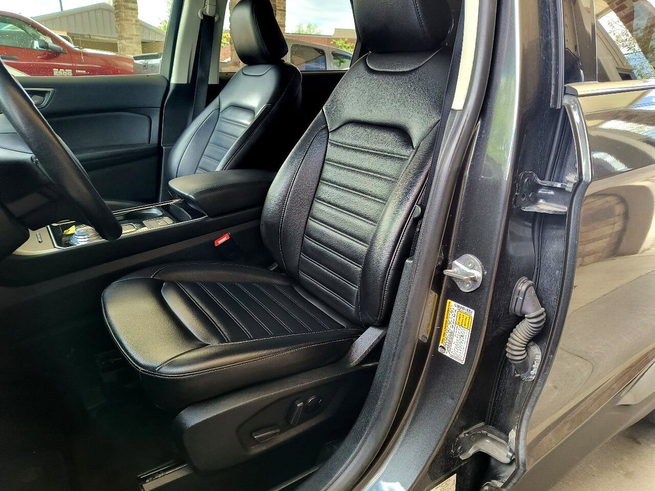 Used 2020 Ford Edge SEL image 18