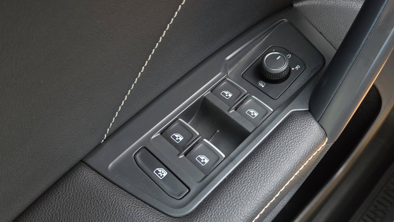 Certified 2023 Volkswagen Tiguan SE w/ Panoramic Sunroof Package FWD image 19