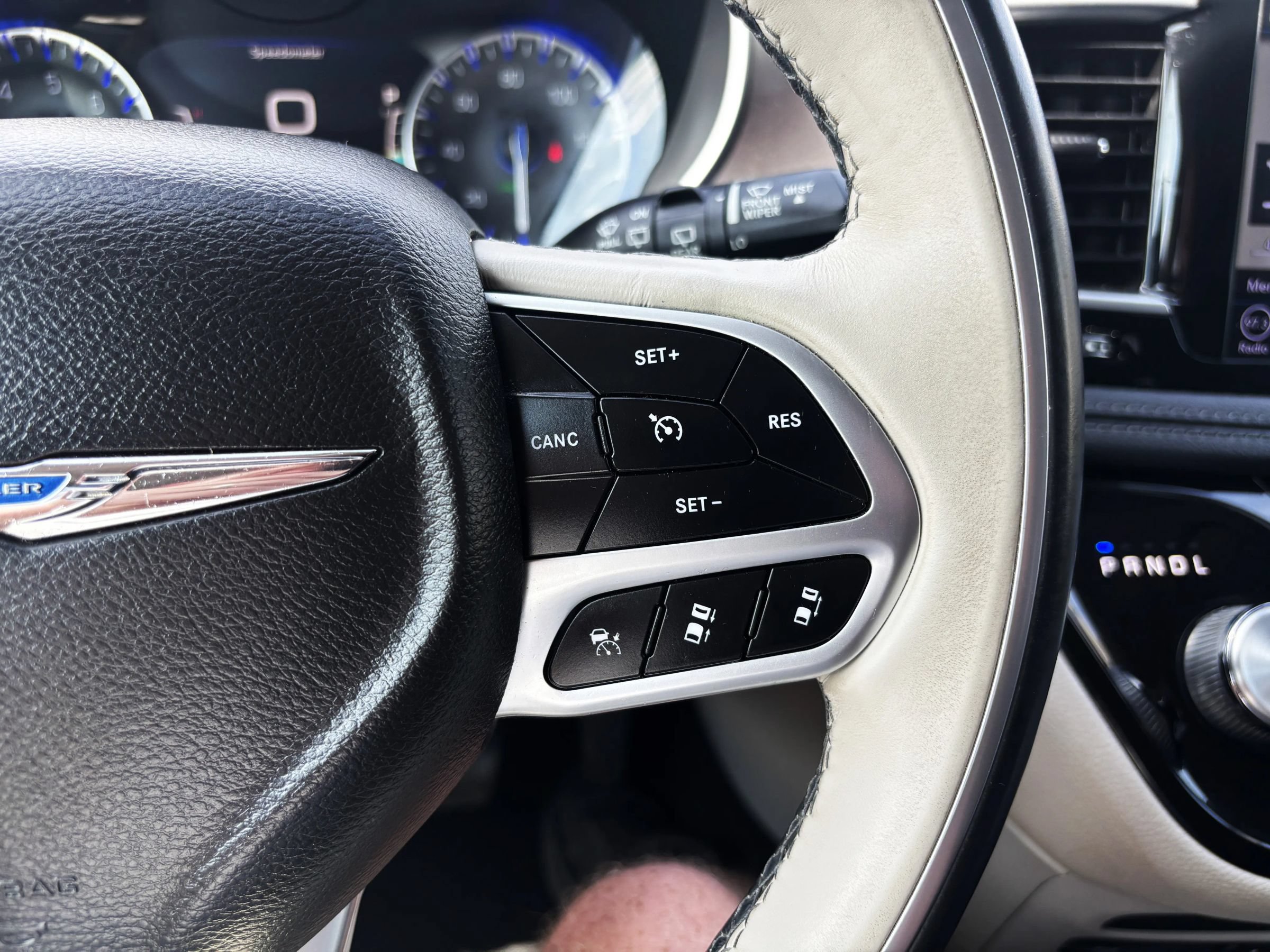 Used 2018 Chrysler Pacifica Limited w/ Advanced Safetytec Group FWD image 23