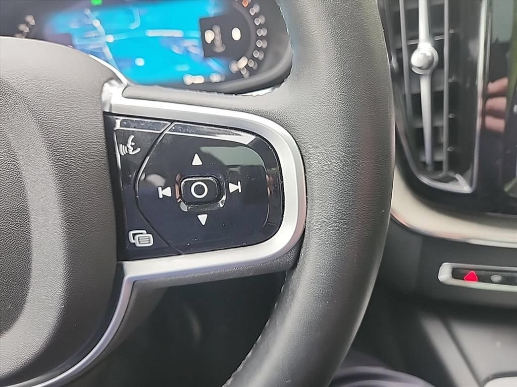Certified 2025 Volvo XC60 B5 Plus w/ Climate Package AWD/4WD image 13