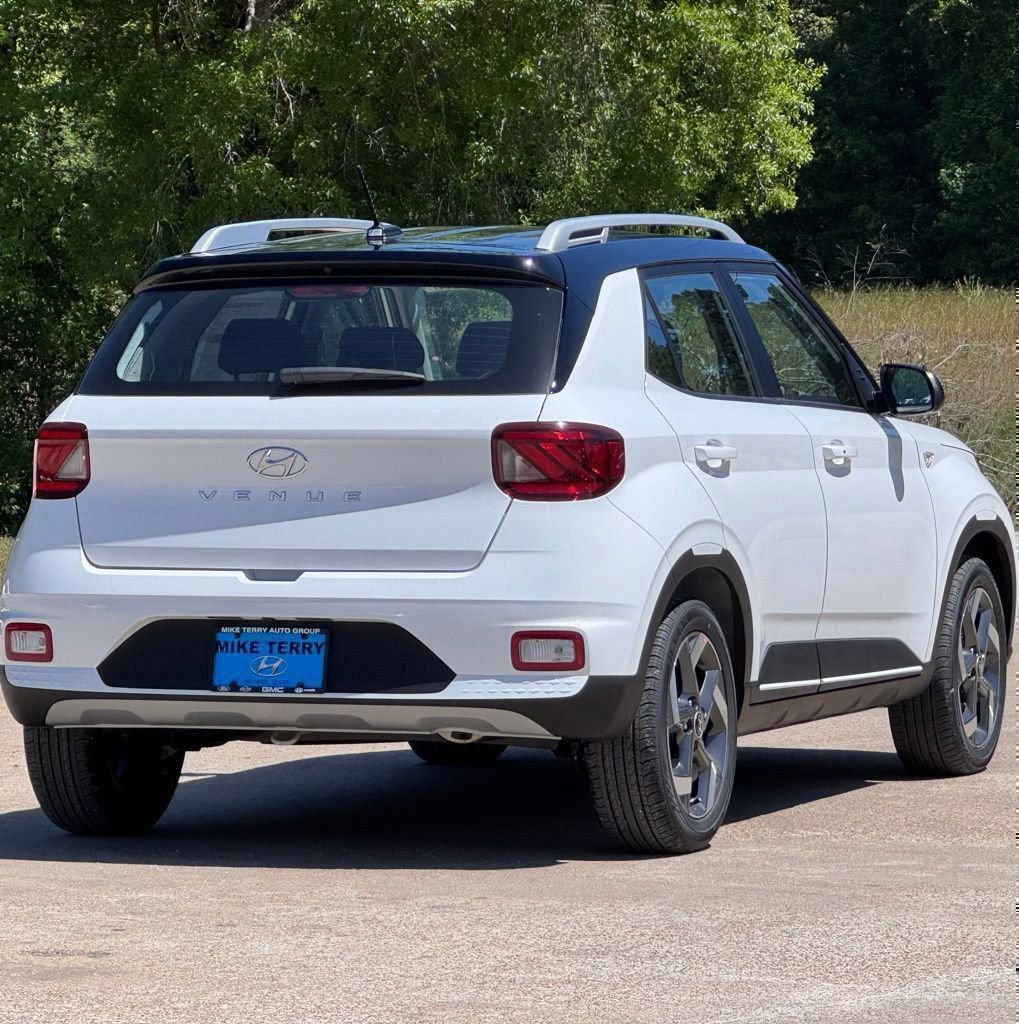 New 2026 Hyundai Venue SEL FWD image 12
