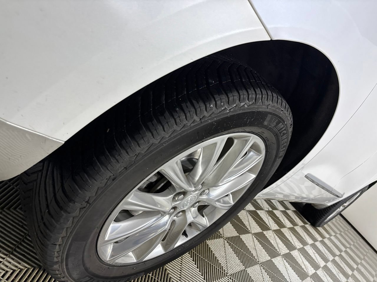 Used 2019 Buick Enclave Premium w/ Experience Buick Package AWD/4WD image 33