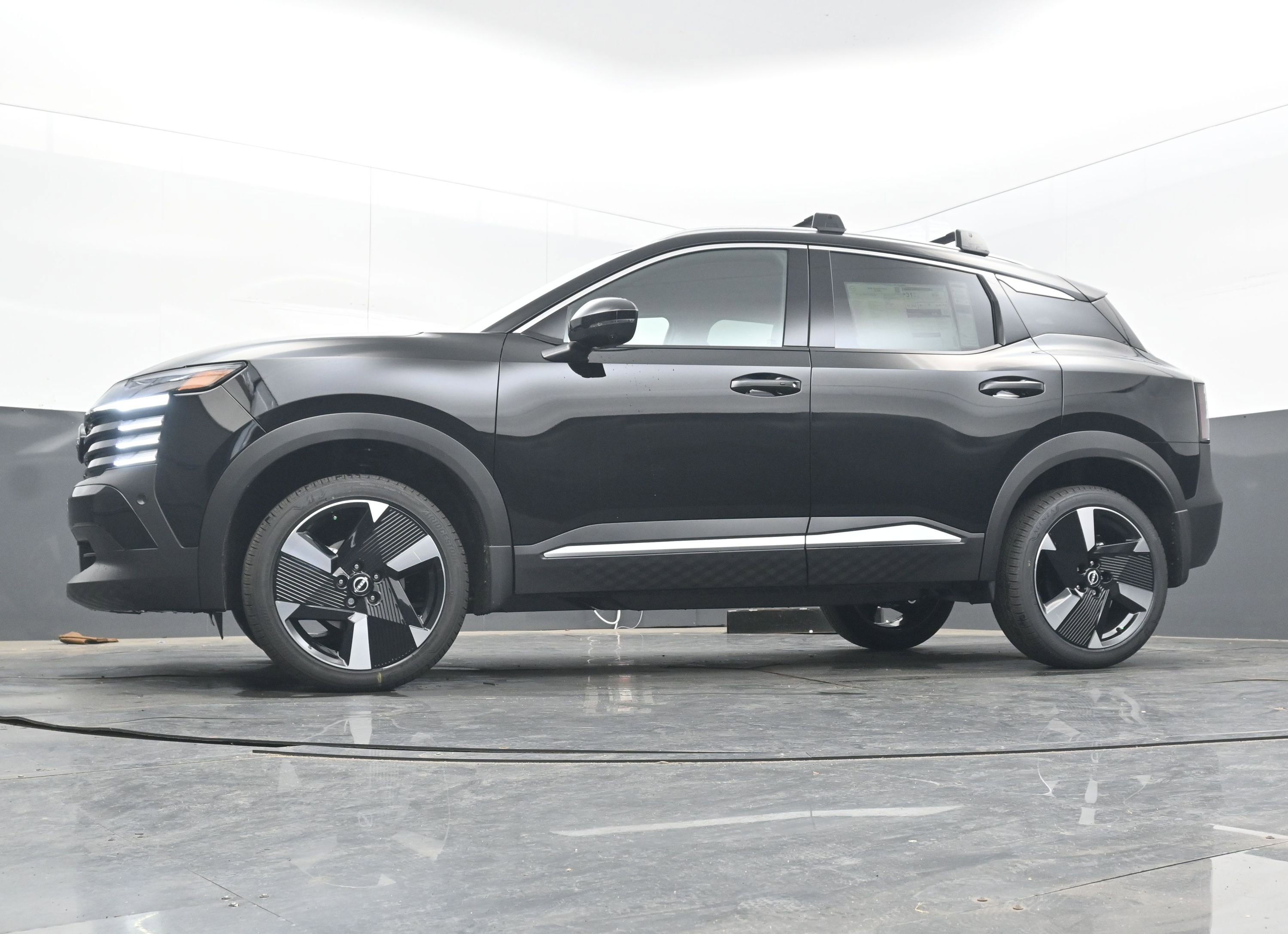 New 2026 Nissan Kicks SR w/ Cold Weather Package image 24