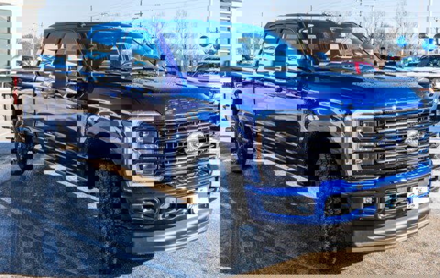 New 2026 Ford F350 Platinum w/ FX4 Off-Road Package image 2