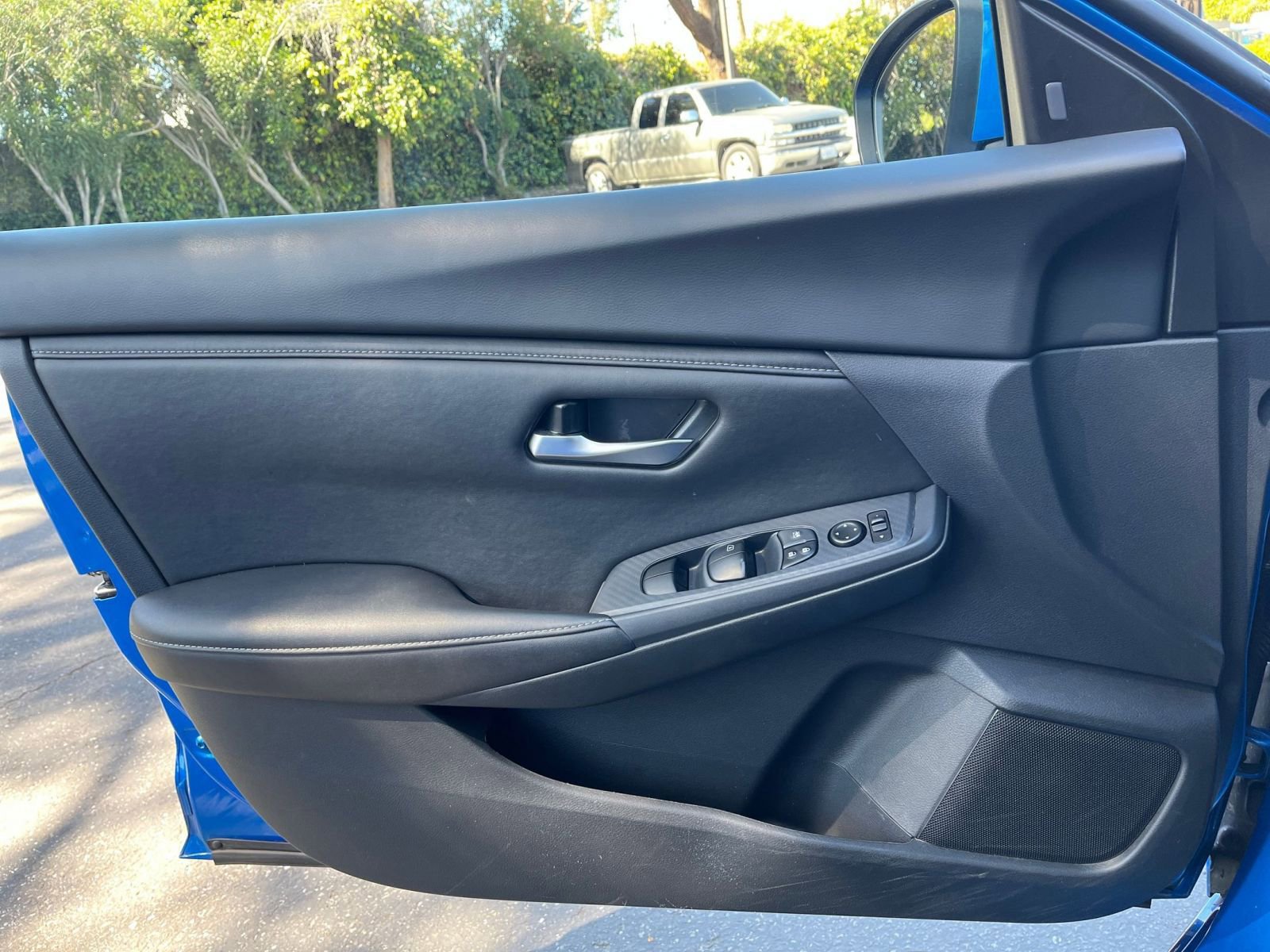 Used 2025 Nissan Sentra SV FWD image 18