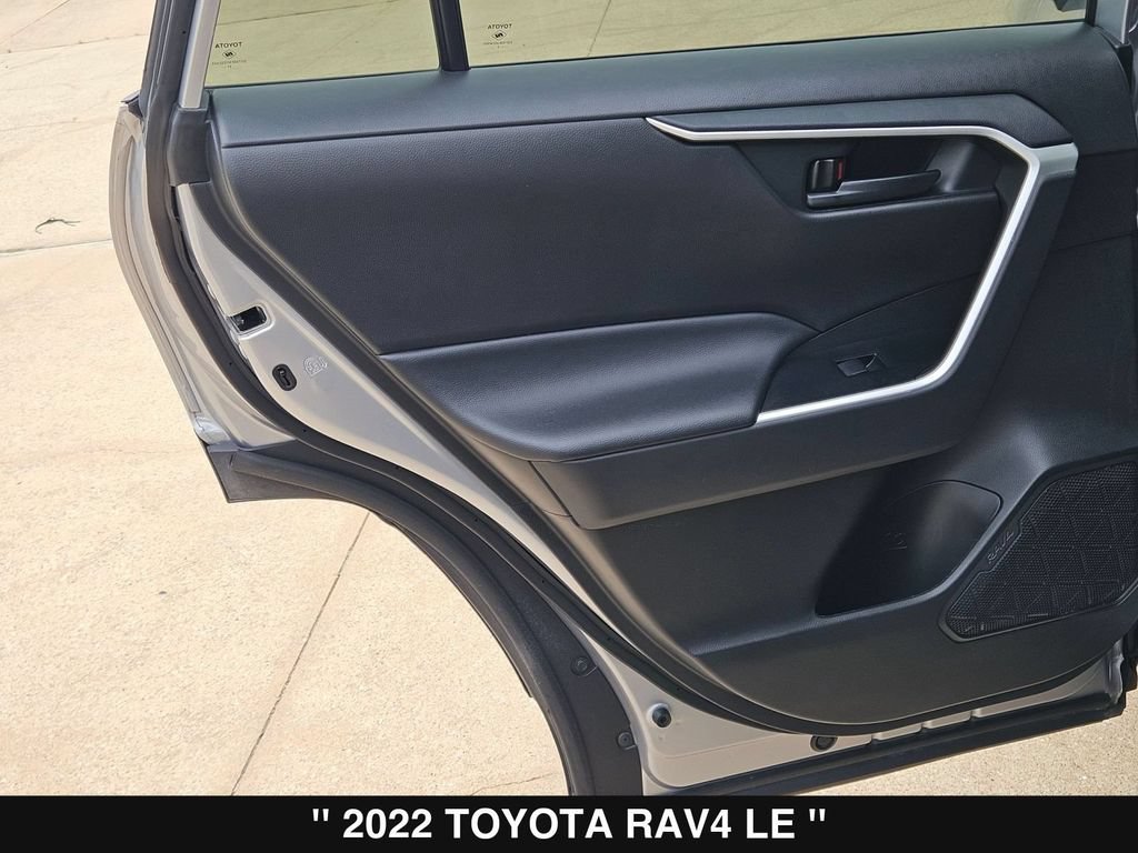 Used 2022 Toyota RAV4 LE FWD image 18
